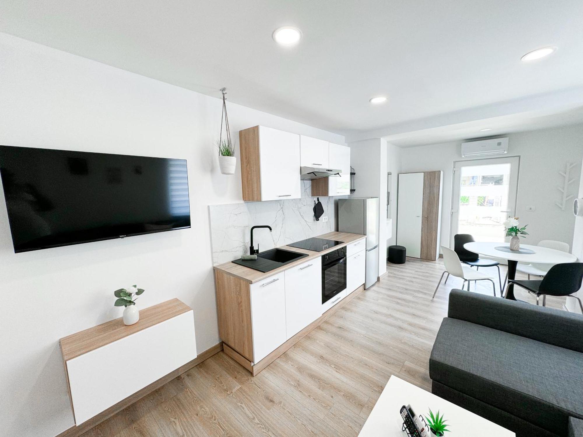The Pinot'S Apartments Koper Exterior photo