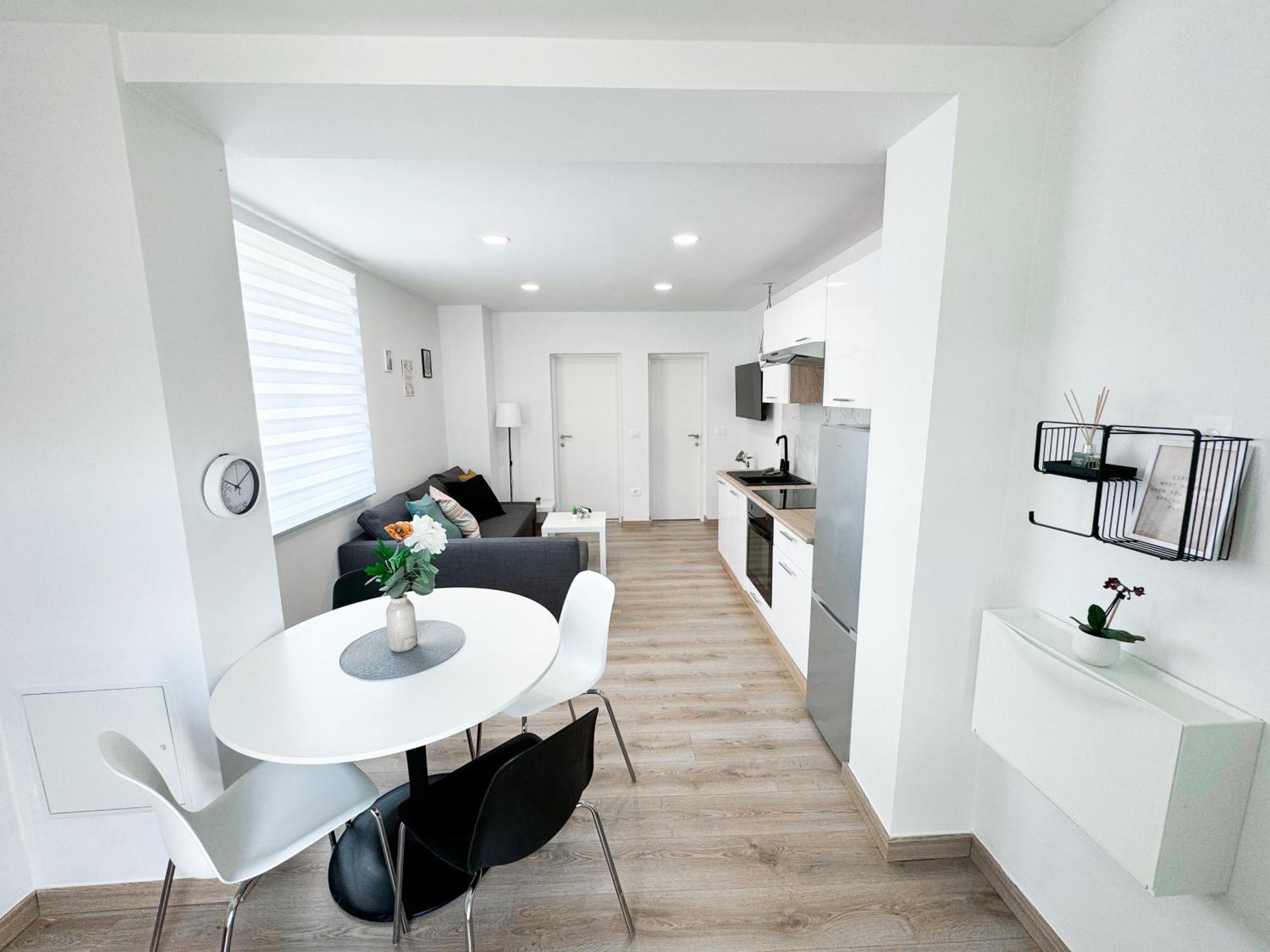 The Pinot'S Apartments Koper Exterior photo